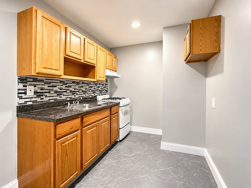 386 Stuyvesant Ave #16