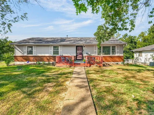 1004 NE 60th Ter, Kansas City, MO 64118