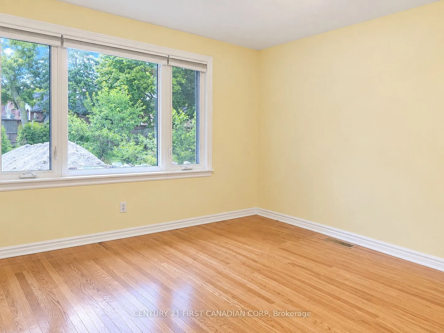 3 bed, $2,000 — Photo 2