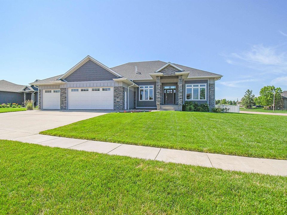 1st image of 9209 W Dragonfly Dr