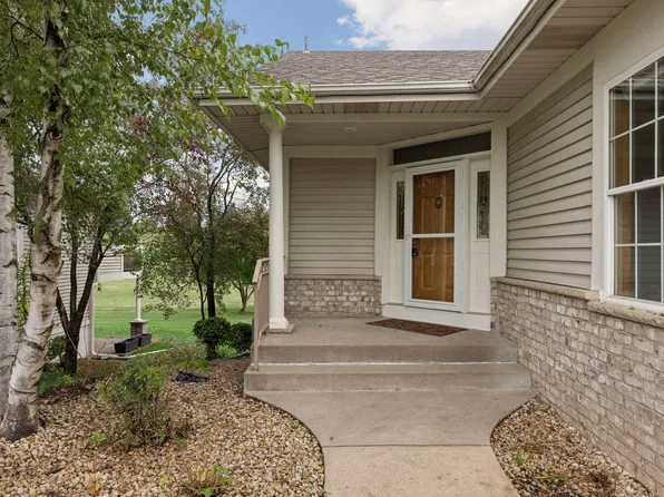 492 Holly Ln N, Oakdale, MN 55128