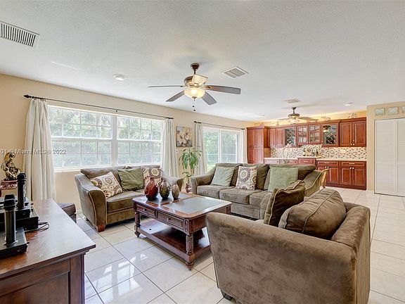 4th image of 659 NW 155th Ter