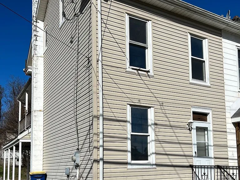 84 S Front St — Photo 1