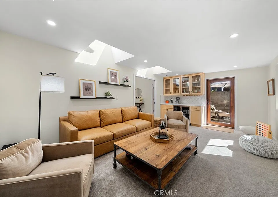 5010 Elmwood Ave