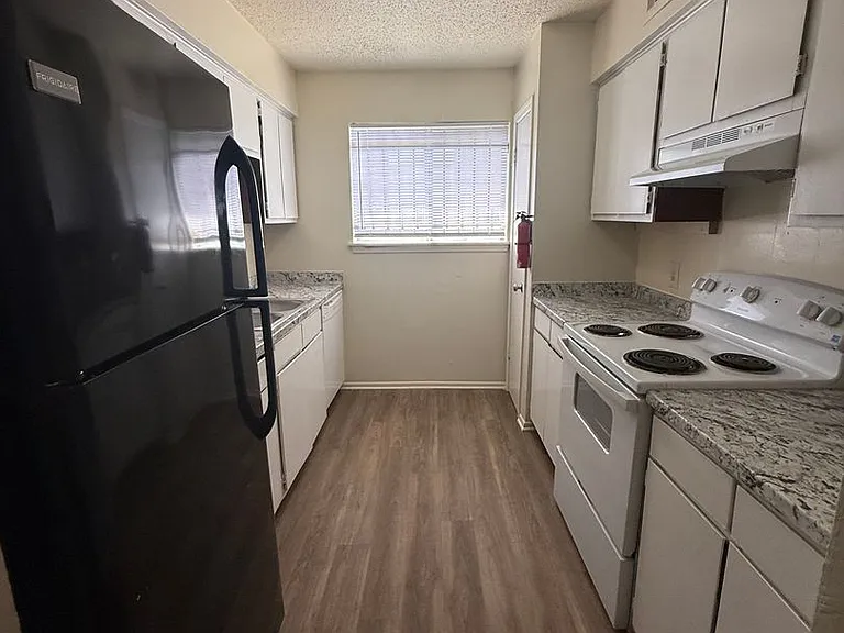 1855 Jasper Ave — Photo 14