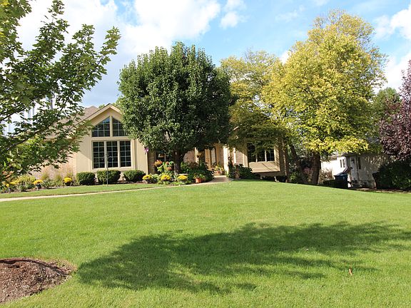 5th image of 122 Augusta Dr