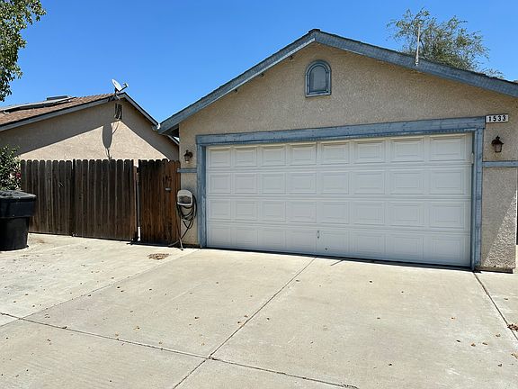 3rd image of 1533 Rosewood Ln