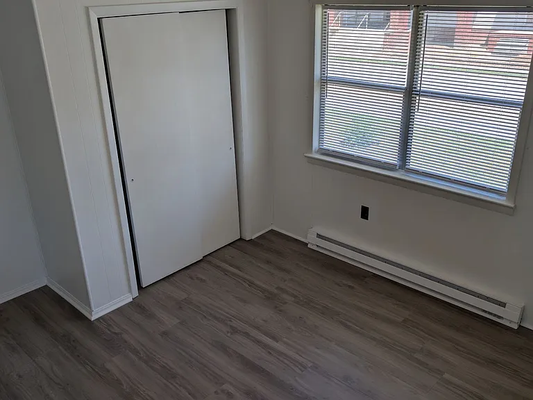 711 Herrington Rd — Photo 2