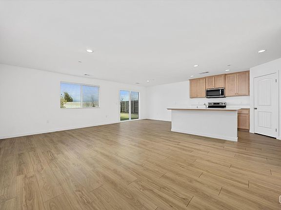 4th image of 820 Beaconsfield Ct