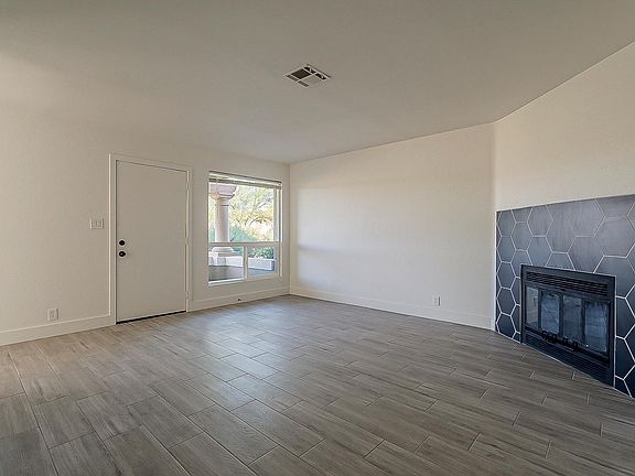 2nd image of 602 W Yukon Dr Unit 5