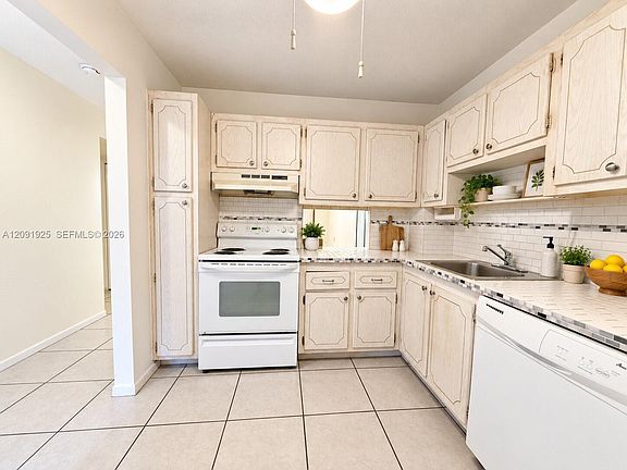 4th image of 300 Berkley Rd APT 203