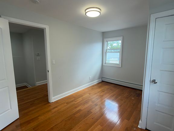 3rd image of 10 Greenwich Ave
