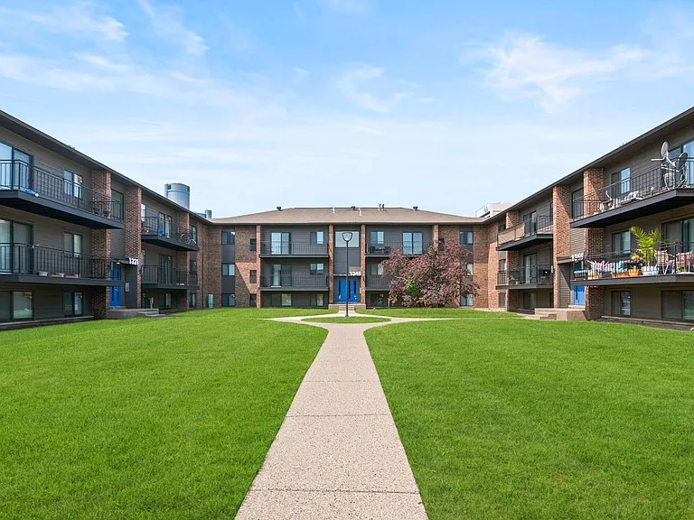 Lafayette Park Place - Detroit, MI — Photo 20