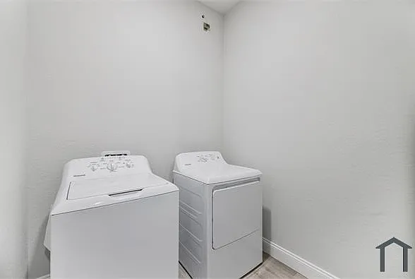 556 Sherwood Ave S — Photo 15
