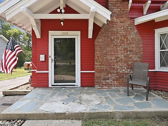 4th image of 1301 Baldwin St