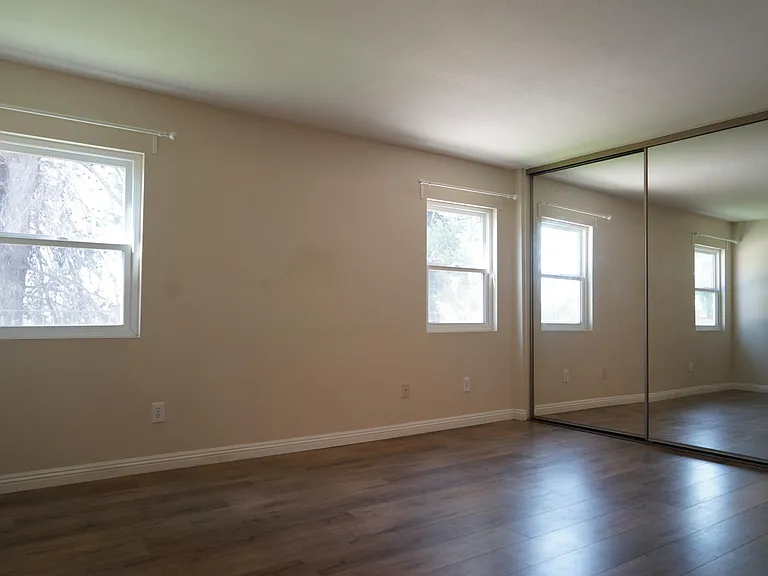 24427 Goldpoint Pl — Photo 20