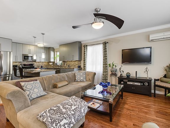 2nd image of 49 Hylan Blvd APT 1D