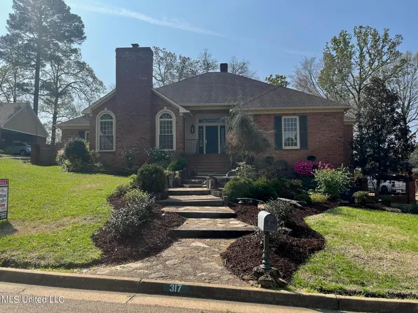 317 Monterey Dr, Clinton, MS 39056