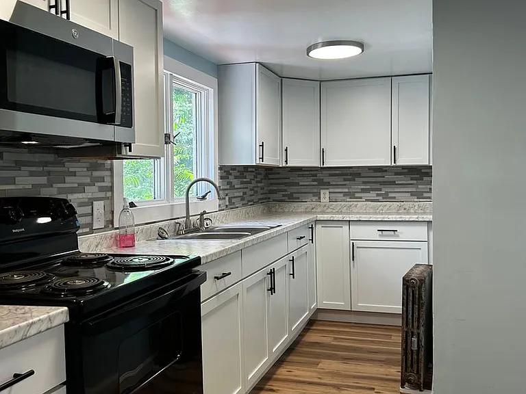 305 Jackson St — Photo 32