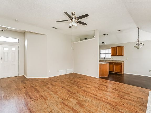 4th image of 2506 Arapaho Dr