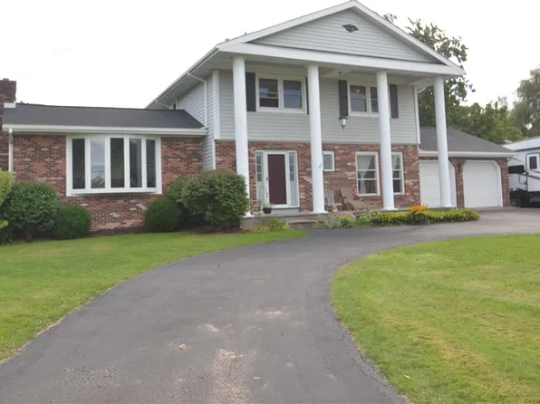 61 Ogden Center Rd, Spencerport, NY 14559