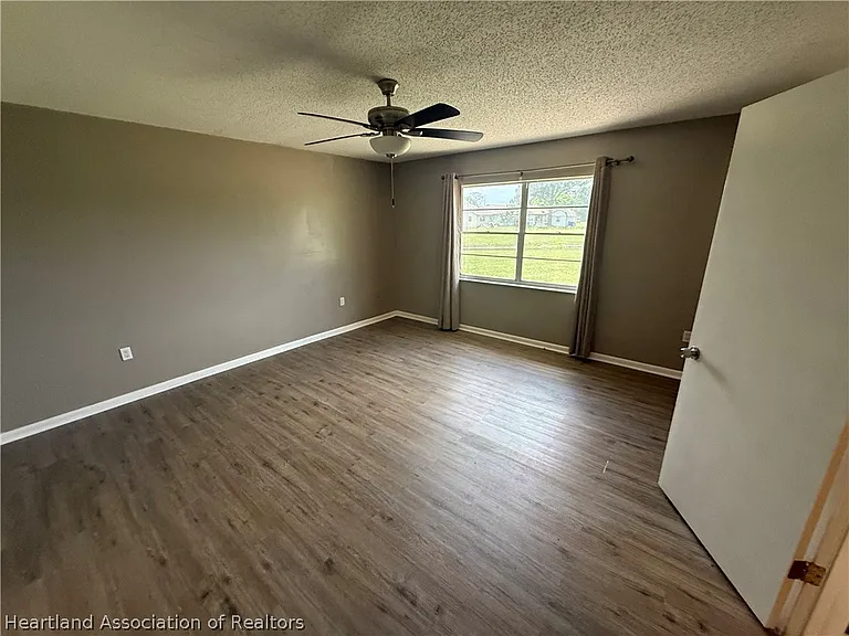 300 Cherry Tree Dr — Photo 6