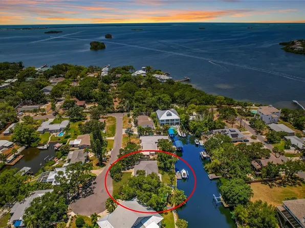 404 Laurel Ln, Palm Harbor, FL 34683