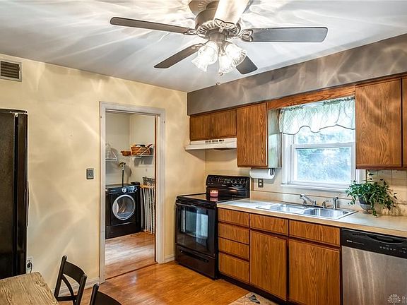 5th image of 583 S Columbus St