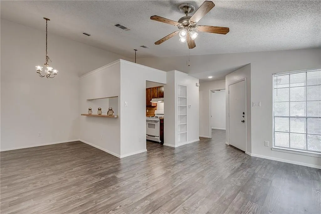2 bed, 1821 sqft, $1,595 — Photo 4