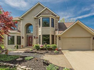 35400 Spicebush Ln, Solon, OH 44139