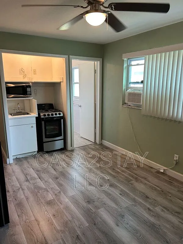 Studio, 1.0 bath, $850 — Photo 2