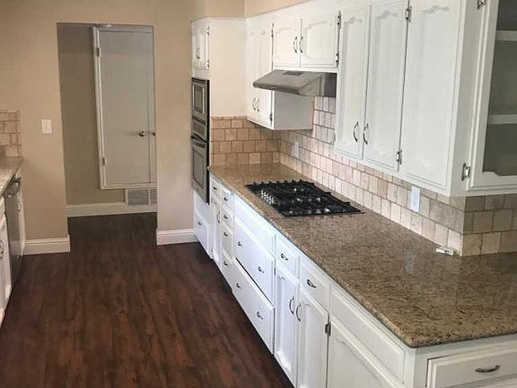 3rd image of 2536 N Sierra Vista Ave