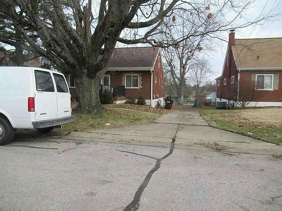3rd image of 332 Swan Cir