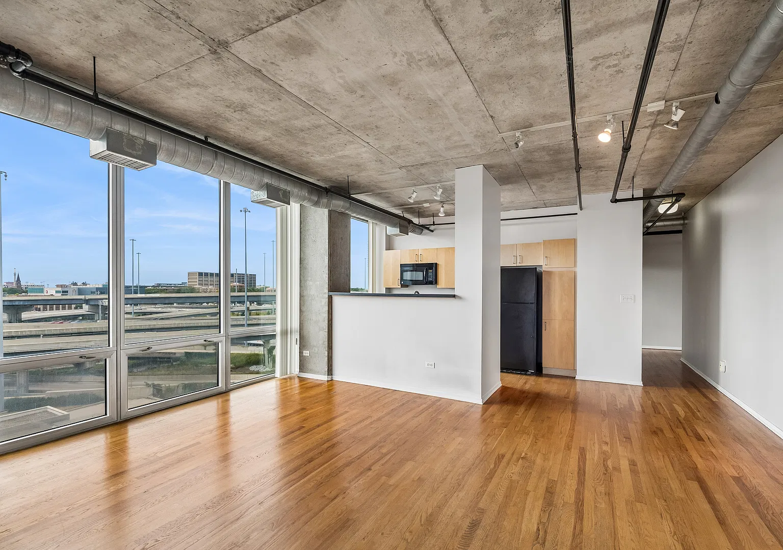 2 bed, 1200 sqft, $3,200 — Photo 4