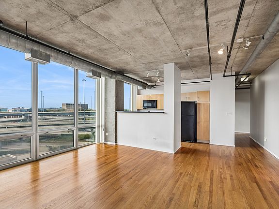 4th image of 700 W Van Buren St APT 604