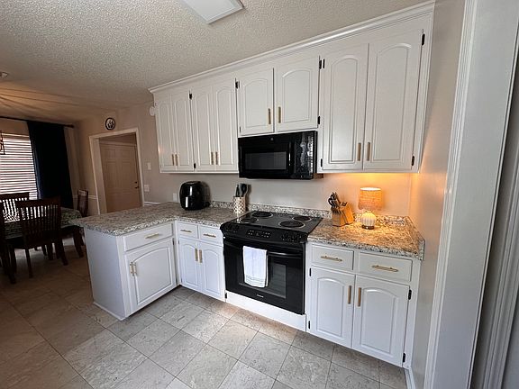3rd image of 113 Cumberland Dr