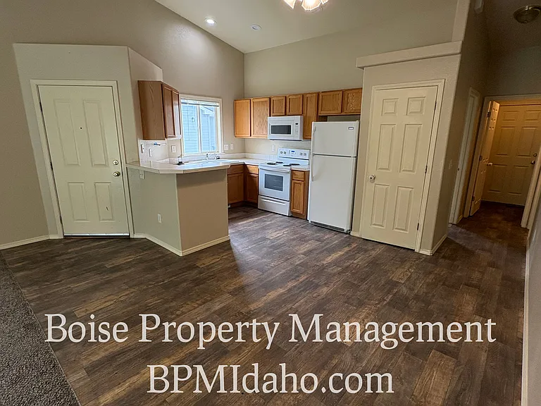 1301 Diamond Ct — Photo 1