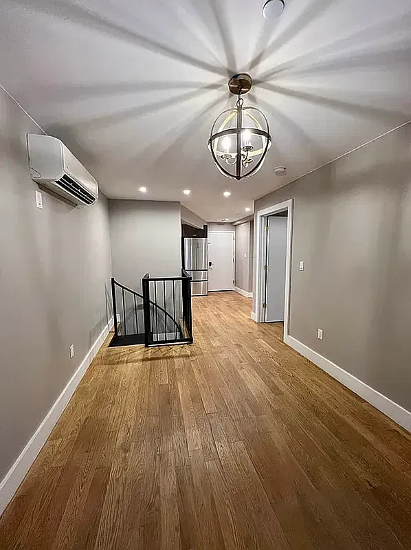 1087 Madison St — Photo 3