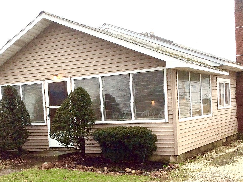 1st image of 11 Pennsylvania Dr