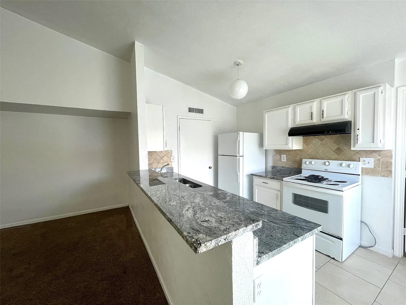 2 bed, 2.0 bath, 1176 sqft, $1,275 — Photo 3