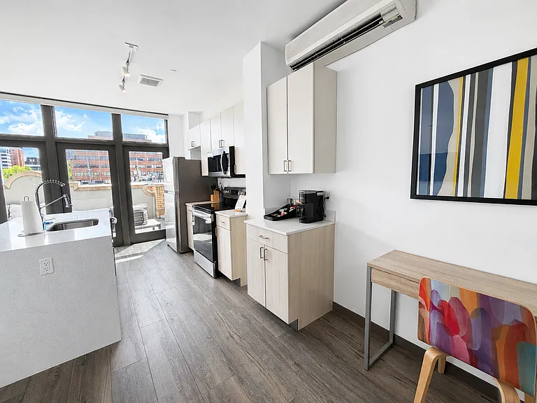 Exhibit A2 Apartments — Photo 4