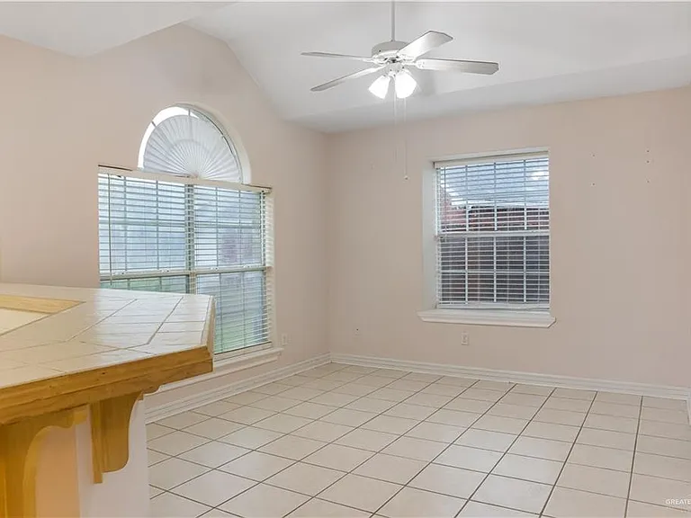 2212 Lilly Cove Dr — Photo 6