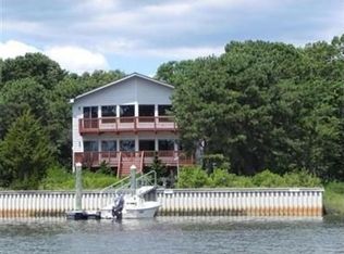 242 Monomoscoy Rd, Mashpee, MA 02649