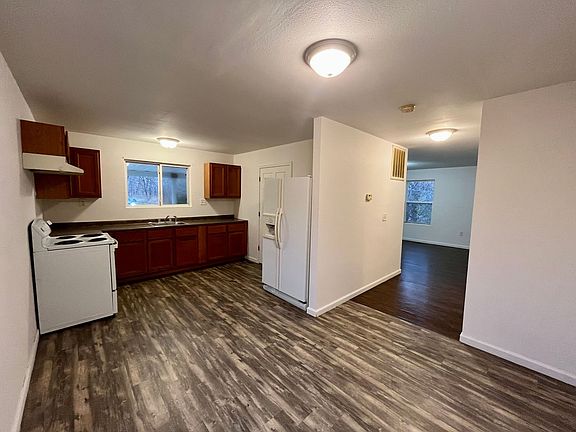 3rd image of 256A-256B College St #C256b