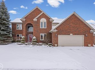 21258 Fairfield Dr, Macomb, MI 48044