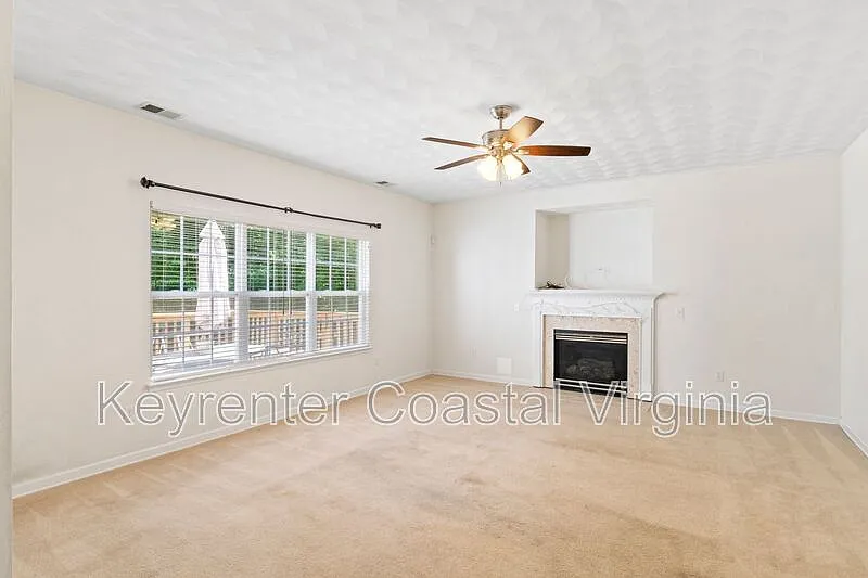 4 bed, 2.5 bath, 2321 sqft, $2,695 — Photo 4