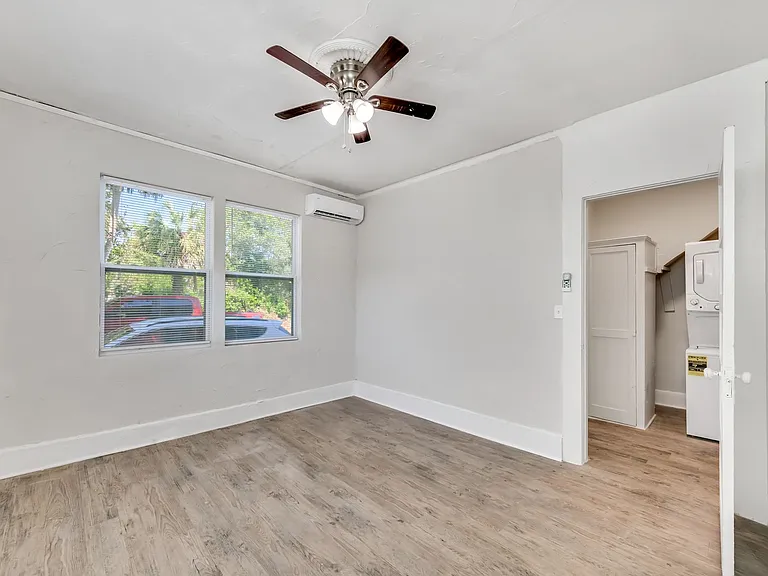 310 E Lambright St — Photo 53