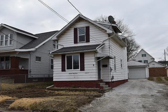 1643 Frederick Ave SW photo 1