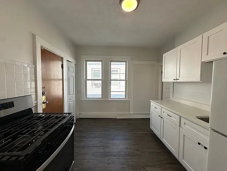 2 bed, 9999 sqft, $2,400 — Photo 1
