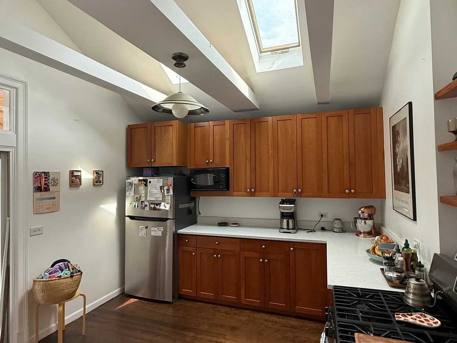 2 bed, 800 sqft, $2,700 — Photo 3